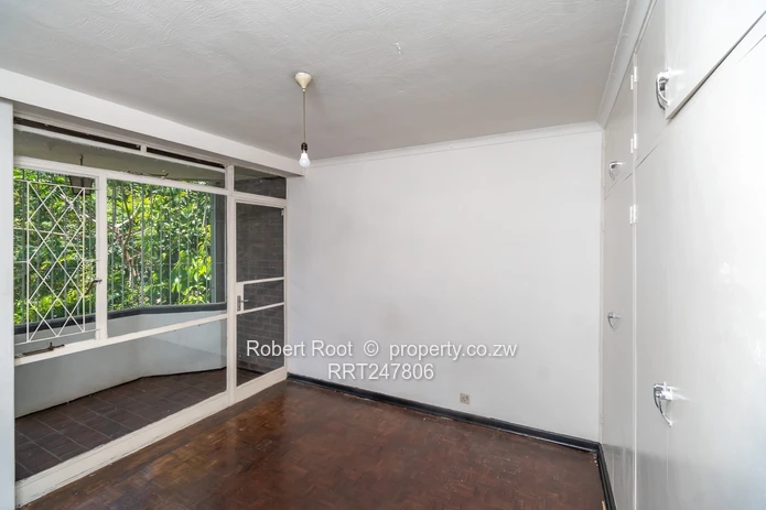 3 bed flat in Avenues
