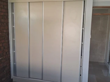 2 Bedroom Flat & Apartment