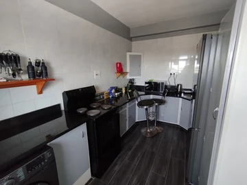 3 Bedroom Flat & Apartment