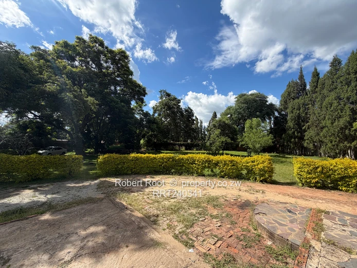 Stunning Road Road Frontage!