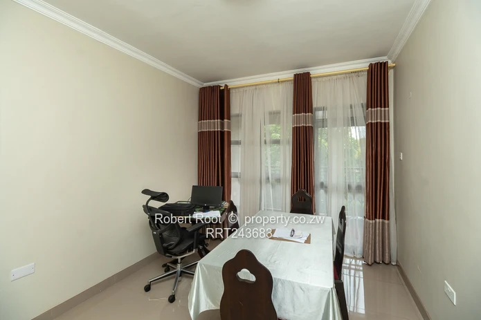 Stunning 3 bed fully furnished apartment!