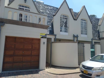 3 bed flat in Newlands