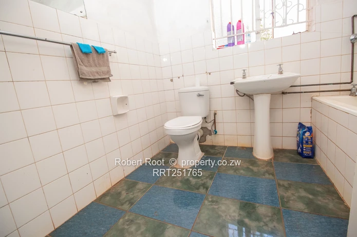 Vainona 5-Bed Home with Pool on 5,260m²  (Sole Mandate)
