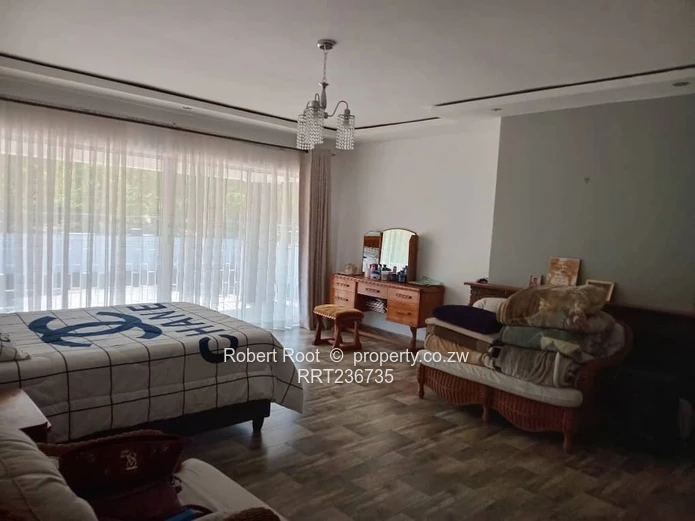 Family home ln 2100sqm on Hindhead 