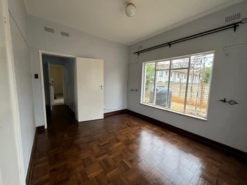 2 Bedroom Flat & Apartment