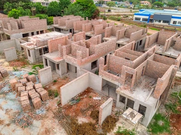 4 Bedroom Flat & Apartment