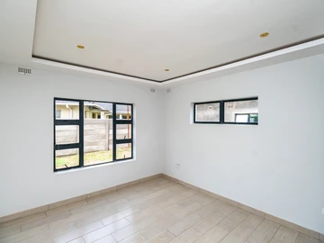 3 Bedroom Flat & Apartment