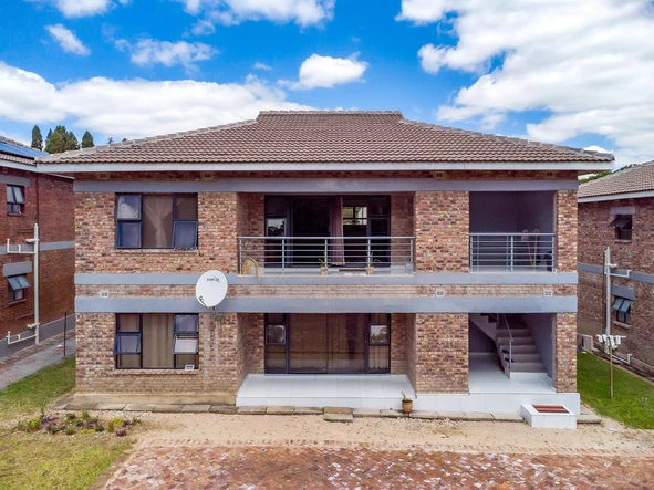 3 Bedroom Flat & Apartment
