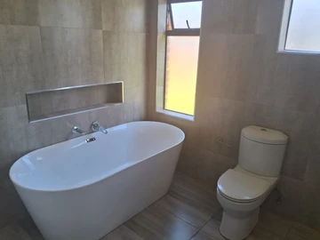 3 Bedroom Flat & Apartment