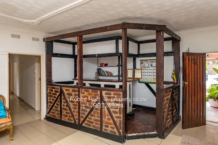 Neat 4 bed family home in Kambanji with stunning views!