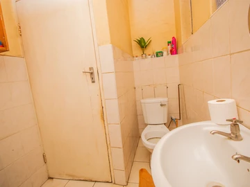 2 Bedroom Flat & Apartment