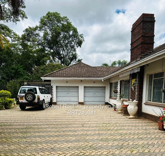 Well-Located Spacious Home Suitable for Office or as a spacious family home  (Sole Mandate)