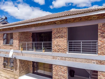 3 Bedroom Flat & Apartment