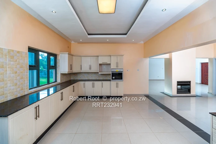 Luxury 5-Bed Cluster House With Pool-Chisipite