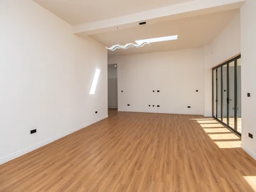 4 Bedroom Flat & Apartment