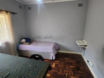 2 Bedroom Flat & Apartment