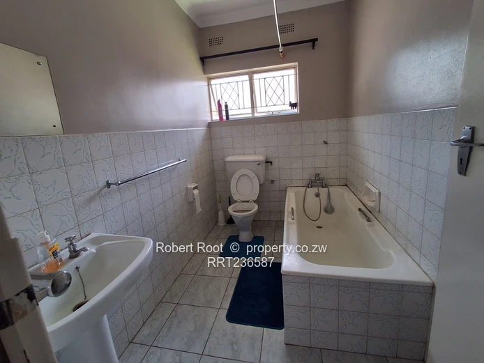 Neat 3 Bed Flat To Rent In Avondale