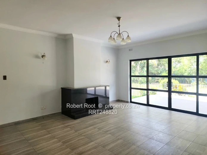 Prime Commercial Space to Let  In Helensvale