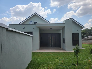 3 Bedroom Flat & Apartment