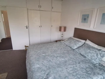 2 Bedroom Flat & Apartment