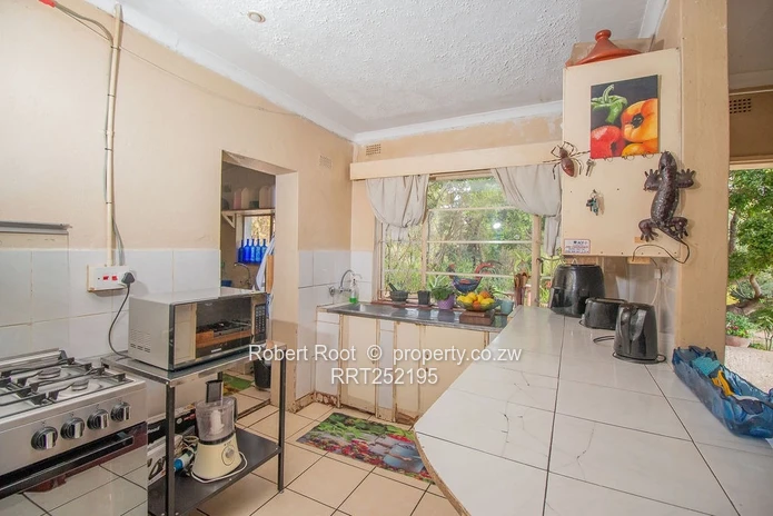 House For Sale In Glen Lorne (Sole Mandate)
