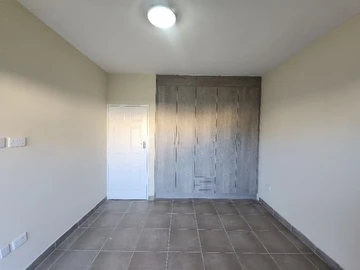 2 Bedroom Flat & Apartment