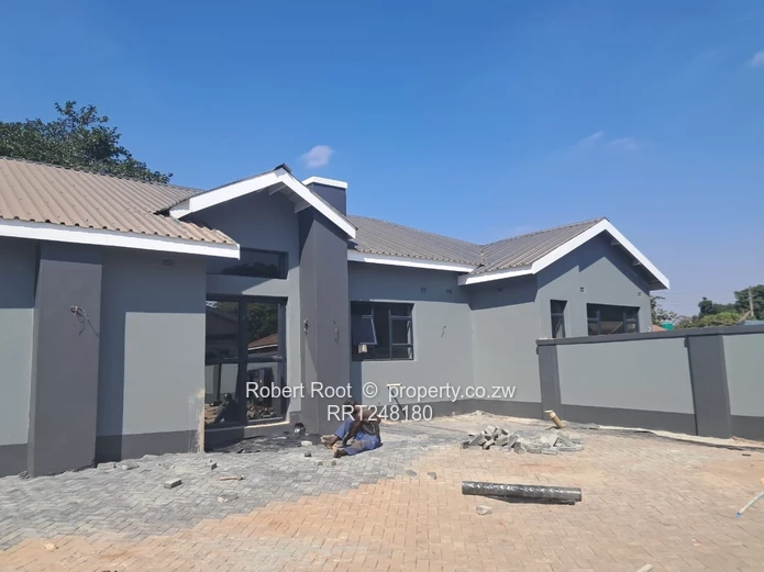 Brand new 4 bed family cluster