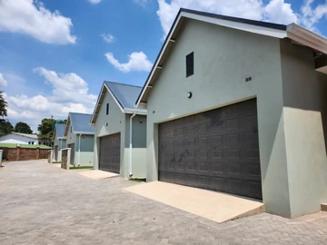 3 Bedroom Flat & Apartment