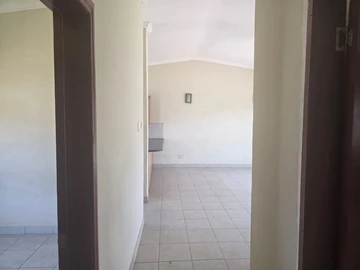 2 Bedroom Flat & Apartment