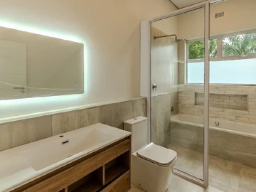 3 Bedroom Flat & Apartment
