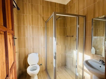 3 Bedroom Flat & Apartment