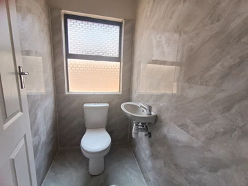 3 Bedroom Flat & Apartment