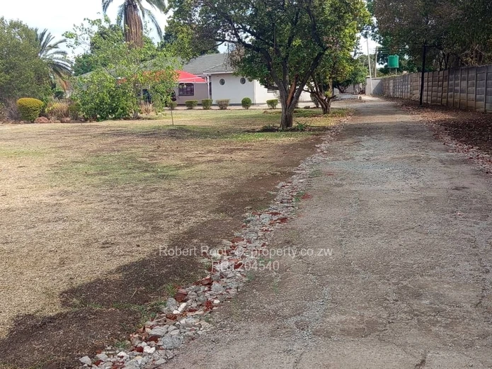 Commercial property to Rent Along Harare Drive