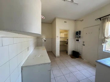 2 Bedroom Flat & Apartment