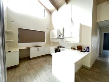 3 Bedroom Flat & Apartment