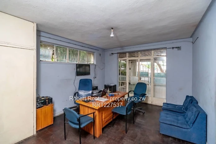Commercial Property For Sale In Avenues!