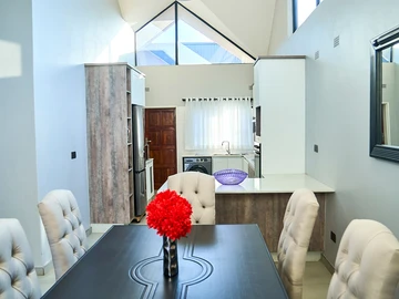 3 Bedroom Flat & Apartment