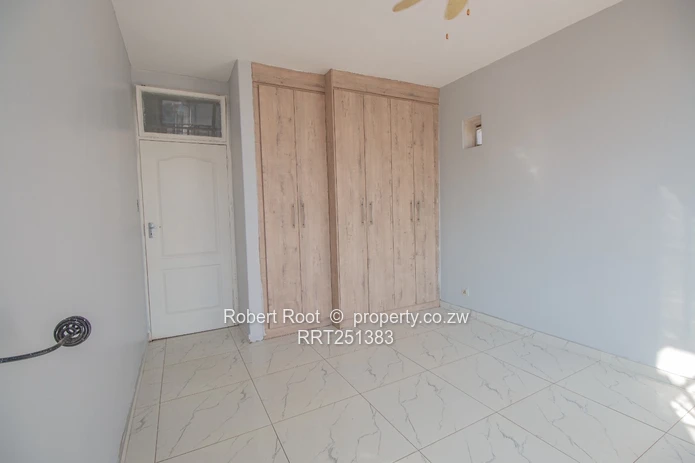 Mint Condition Flat Conveniently Located.