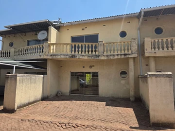 2 Bedroom Flat & Apartment