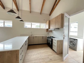3 Bedroom Flat & Apartment