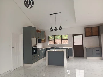 3 Bedroom Flat & Apartment