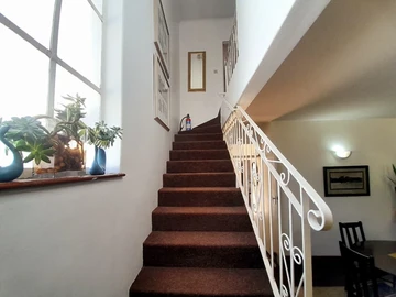 2 Bedroom Flat & Apartment