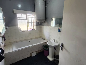 2 Bedroom Flat & Apartment