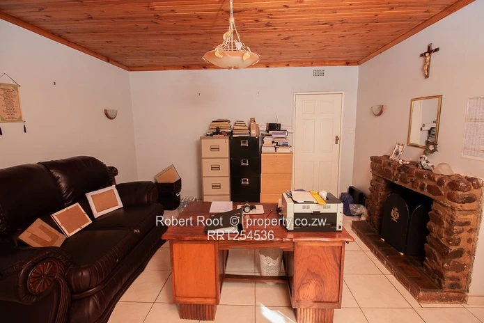 Prime 5 Bedroom Home for Sale in Helensvale
