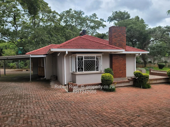 Solid 3 bed family home in Chisipite