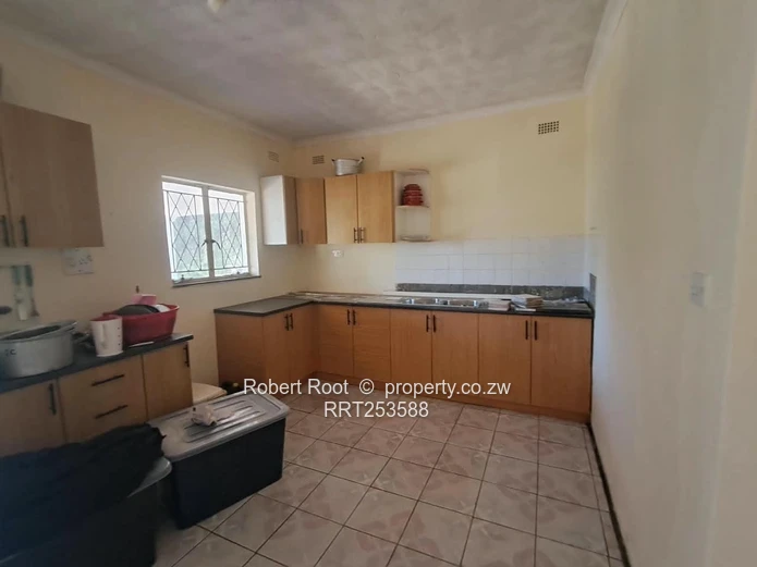 Sunny 2-Bed Cottage in Kambanji, Borehole & Tiled Floors