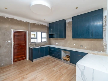 3 Bedroom Flat & Apartment