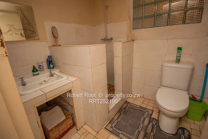 House For Sale In Glen Lorne (Sole Mandate)