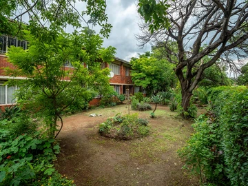 2 Bedroom Flat & Apartment