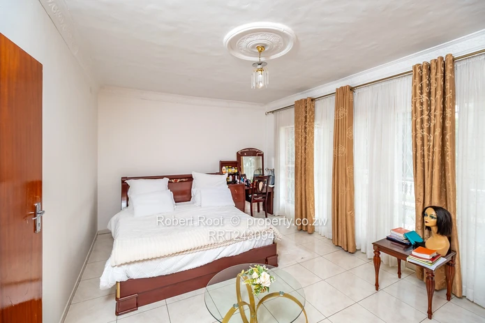 Neat 4 bed family home in Kambanji with stunning views!